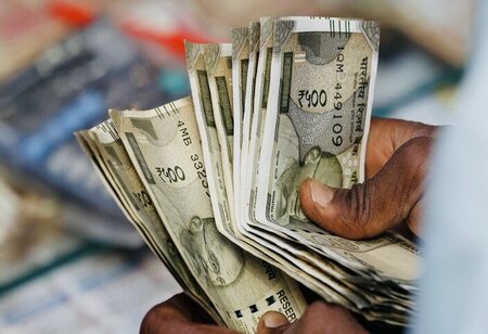 Indian Rupee Weakens to Rs 95.19 Against Dollar Amid Oil Price Surge Indian Rupee Weakens to Rs 95.19 Against Dollar Amid Oil Price Surge